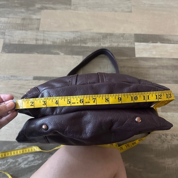 B. Makowsky Tribeca Leather Shoulder Bag Purse in Plum - Picture 6 of 13